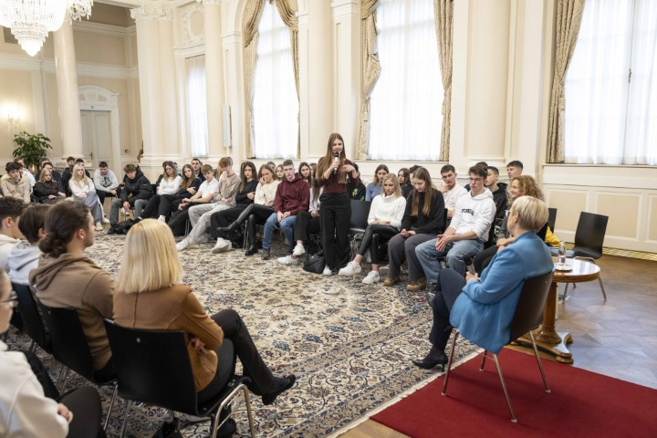 OBISK GIMNAZIJCEV PRI PREDSEDNICi DRŽAVE